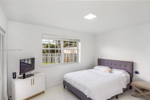 House in Palmetto Bay, Florida 6 bedrooms, 383.13 sq.m. № 1931872 - photo 20