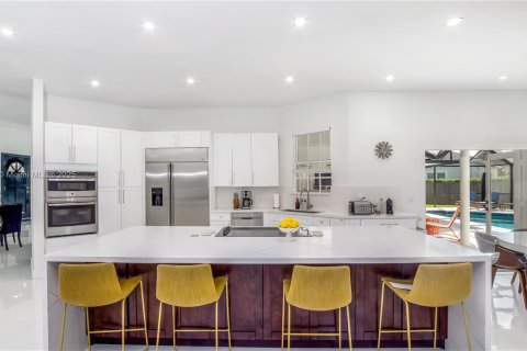 House in Palmetto Bay, Florida 6 bedrooms, 383.13 sq.m. № 1931872 - photo 2