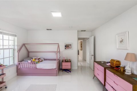 House in Palmetto Bay, Florida 6 bedrooms, 383.13 sq.m. № 1931872 - photo 18