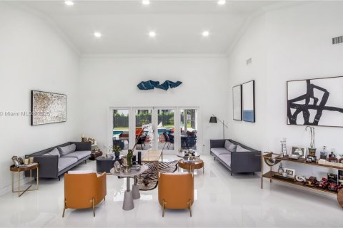 House in Palmetto Bay, Florida 6 bedrooms, 383.13 sq.m. № 1931872 - photo 3