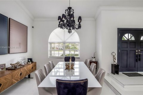 House in Palmetto Bay, Florida 6 bedrooms, 383.13 sq.m. № 1931872 - photo 5