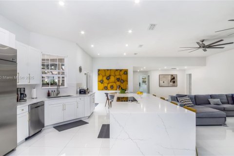 House in Palmetto Bay, Florida 6 bedrooms, 383.13 sq.m. № 1931872 - photo 9