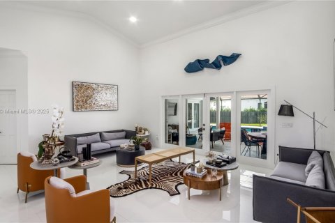 House in Palmetto Bay, Florida 6 bedrooms, 383.13 sq.m. № 1931872 - photo 6