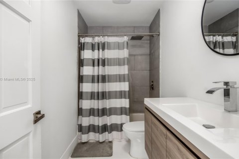 House in Palmetto Bay, Florida 6 bedrooms, 383.13 sq.m. № 1931872 - photo 22