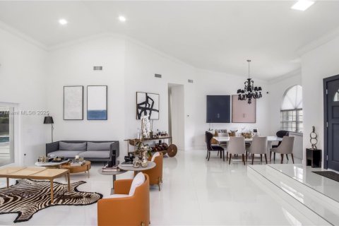 House in Palmetto Bay, Florida 6 bedrooms, 383.13 sq.m. № 1931872 - photo 4