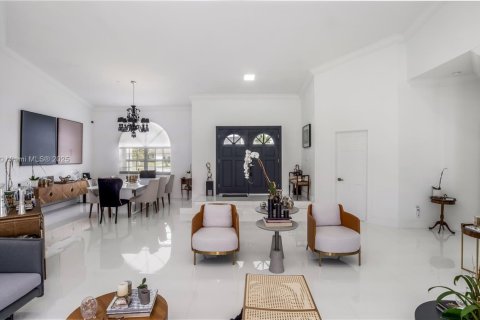 House in Palmetto Bay, Florida 6 bedrooms, 383.13 sq.m. № 1931872 - photo 7