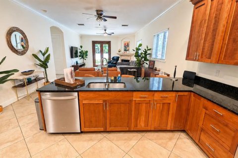 Villa ou maison à louer à Sarasota, Floride: 4 chambres, 195.37 m2 № 2399080 - photo 8