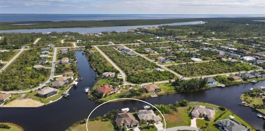 Villa ou maison à Port Charlotte, Floride 4 chambres, 244.15 m2 № 864817