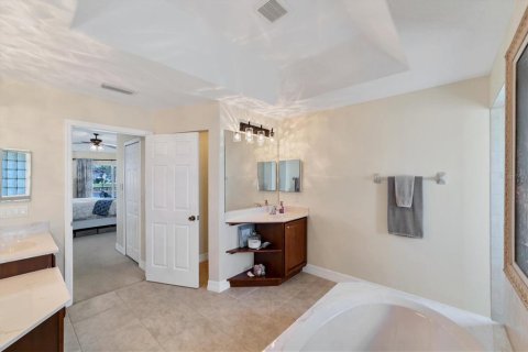 Villa ou maison à vendre à Port Charlotte, Floride: 4 chambres, 244.15 m2 № 864817 - photo 4