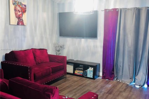 House in Deerfield Beach, Florida 2 bedrooms, 88.44 sq.m. № 2039180 - photo 6