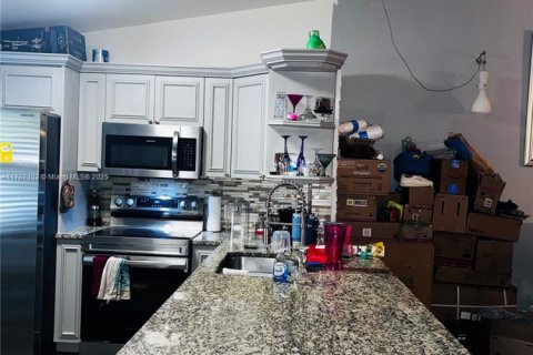 House in Deerfield Beach, Florida 2 bedrooms, 88.44 sq.m. № 2039180 - photo 3