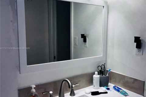 House in Deerfield Beach, Florida 2 bedrooms, 88.44 sq.m. № 2039180 - photo 13