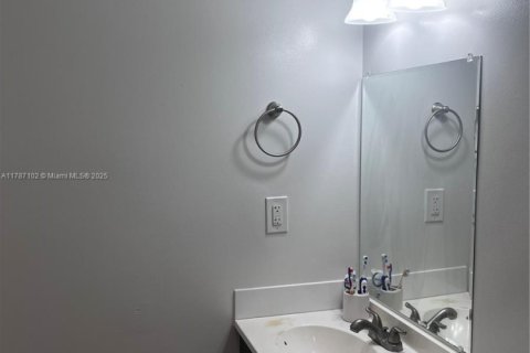 House in Deerfield Beach, Florida 2 bedrooms, 88.44 sq.m. № 2039180 - photo 17