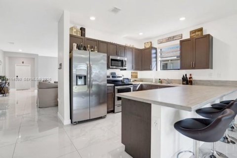 Villa ou maison à louer à Miami, Floride: 3 chambres, 176.61 m2 № 2439380 - photo 6