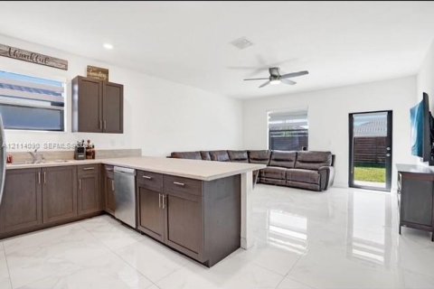 Villa ou maison à louer à Miami, Floride: 3 chambres, 176.61 m2 № 2439380 - photo 9