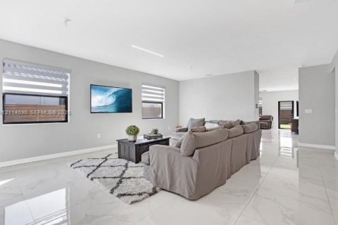 Villa ou maison à louer à Miami, Floride: 3 chambres, 176.61 m2 № 2439380 - photo 11