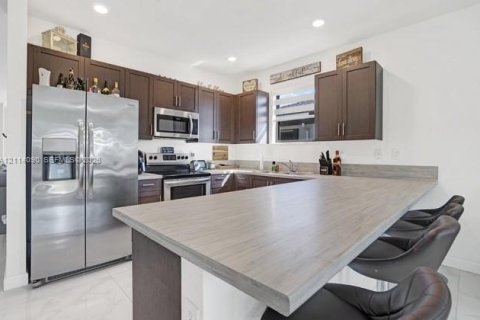 Villa ou maison à louer à Miami, Floride: 3 chambres, 176.61 m2 № 2439380 - photo 8