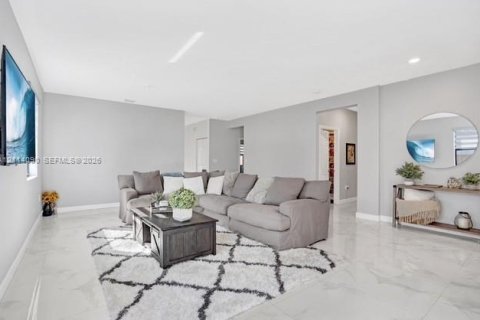 Villa ou maison à louer à Miami, Floride: 3 chambres, 176.61 m2 № 2439380 - photo 13