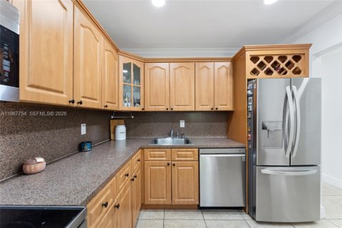 Condominio en Miami, Florida, 2 dormitorios  № 2029143