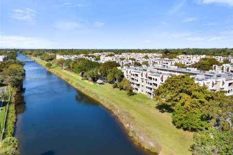 Condominio en alquiler en Miami, Florida, 2 dormitorios, 74.69 m2 № 2029143 - foto 18