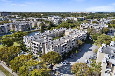 Condominio en alquiler en Miami, Florida, 2 dormitorios, 74.69 m2 № 2029143 - foto 16