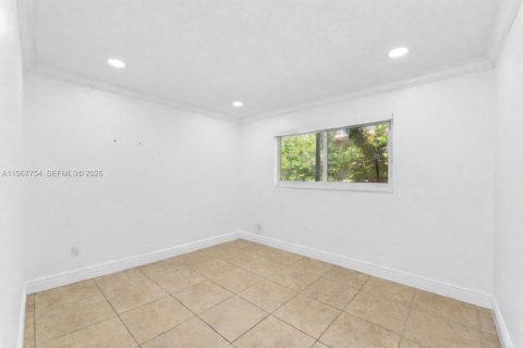 Condominio en alquiler en Miami, Florida, 2 dormitorios, 74.69 m2 № 2029143 - foto 6