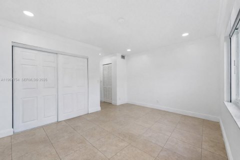 Condominio en alquiler en Miami, Florida, 2 dormitorios, 74.69 m2 № 2029143 - foto 9