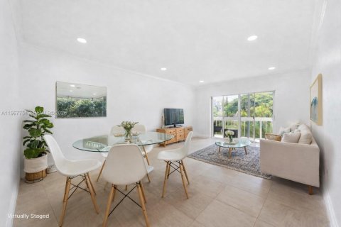 Condominio en alquiler en Miami, Florida, 2 dormitorios, 74.69 m2 № 2029143 - foto 3