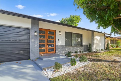 Villa ou maison à vendre à Deerfield Beach, Floride: 3 chambres, 171.31 m2 № 1976699 - photo 8