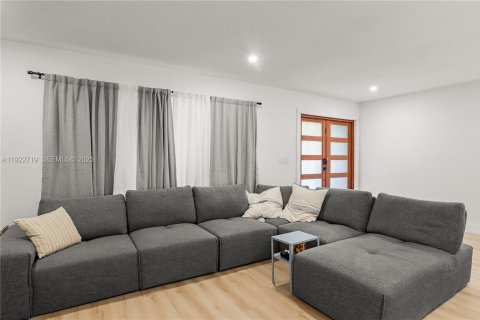 Villa ou maison à vendre à Deerfield Beach, Floride: 3 chambres, 171.31 m2 № 1976699 - photo 19