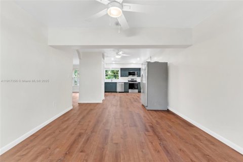 Villa ou maison à louer à Fort Lauderdale, Floride: 3 chambres, 217.67 m2 № 1973153 - photo 10