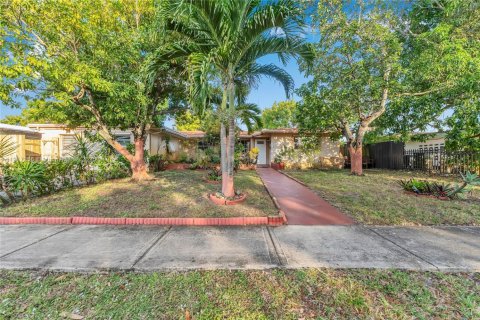 Villa ou maison à louer à Fort Lauderdale, Floride: 3 chambres, 217.67 m2 № 1973153 - photo 3