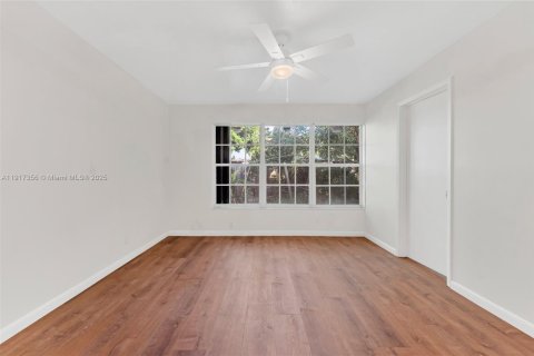 Villa ou maison à louer à Fort Lauderdale, Floride: 3 chambres, 217.67 m2 № 1973153 - photo 11