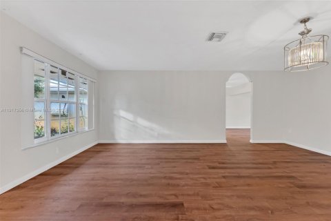 Villa ou maison à louer à Fort Lauderdale, Floride: 3 chambres, 217.67 m2 № 1973153 - photo 7