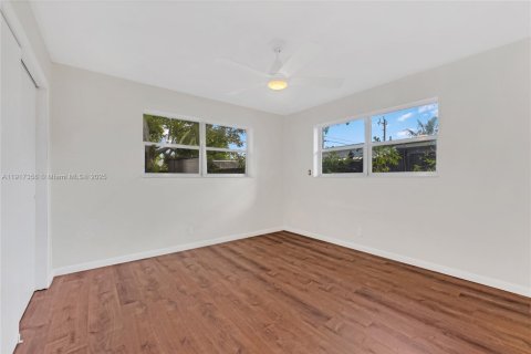 Villa ou maison à louer à Fort Lauderdale, Floride: 3 chambres, 217.67 m2 № 1973153 - photo 15
