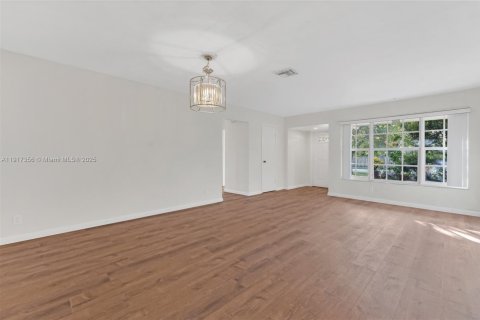 Villa ou maison à louer à Fort Lauderdale, Floride: 3 chambres, 217.67 m2 № 1973153 - photo 9