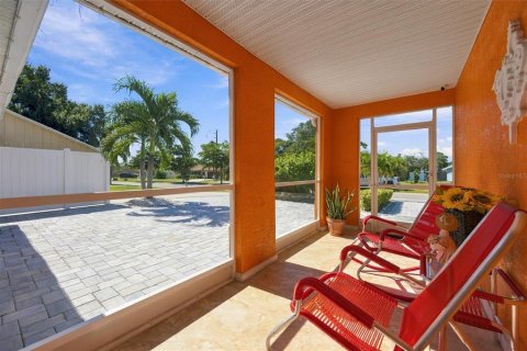 Villa ou maison à vendre à Sarasota, Floride: 3 chambres, 123.37 m2 № 2416665 - photo 11