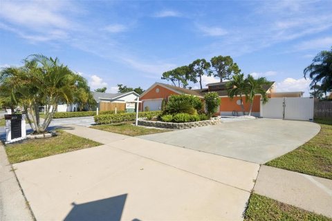 Villa ou maison à vendre à Sarasota, Floride: 3 chambres, 123.37 m2 № 2416665 - photo 5