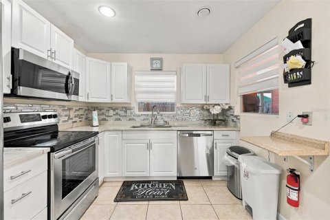 Villa ou maison à vendre à Sarasota, Floride: 3 chambres, 123.37 m2 № 2416665 - photo 20