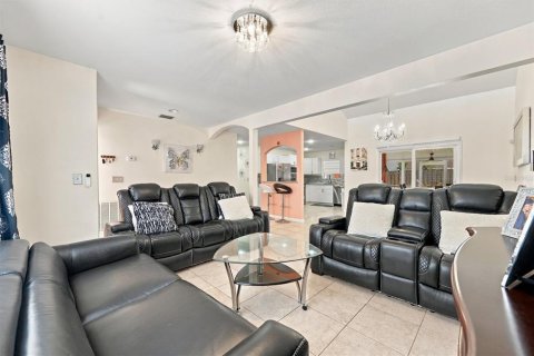 Villa ou maison à vendre à Sarasota, Floride: 3 chambres, 123.37 m2 № 2416665 - photo 15