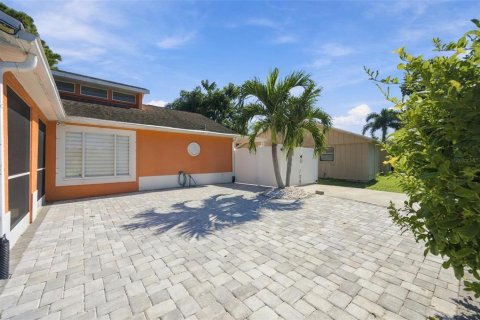 Villa ou maison à vendre à Sarasota, Floride: 3 chambres, 123.37 m2 № 2416665 - photo 6
