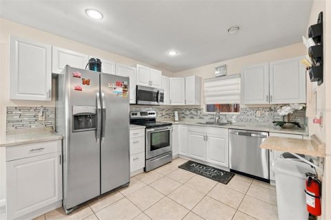 Villa ou maison à vendre à Sarasota, Floride: 3 chambres, 123.37 m2 № 2416665 - photo 19