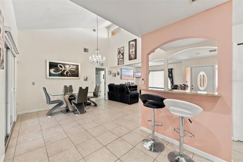 Villa ou maison à vendre à Sarasota, Floride: 3 chambres, 123.37 m2 № 2416665 - photo 21