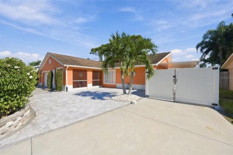 Villa ou maison à vendre à Sarasota, Floride: 3 chambres, 123.37 m2 № 2416665 - photo 2