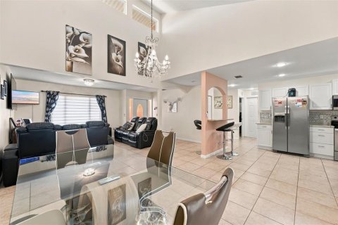 Villa ou maison à vendre à Sarasota, Floride: 3 chambres, 123.37 m2 № 2416665 - photo 17