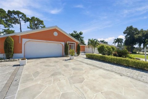 Villa ou maison à vendre à Sarasota, Floride: 3 chambres, 123.37 m2 № 2416665 - photo 3