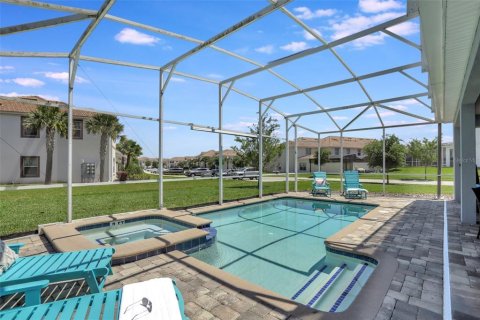 House in Davenport, Florida 8 bedrooms, 363.15 sq.m. № 1751096 - photo 10
