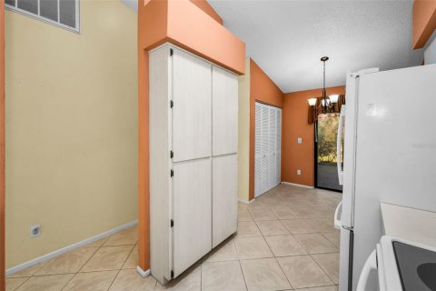 House in Palm Harbor, Florida 2 bedrooms, 79.34 sq.m. № 2237847 - photo 14