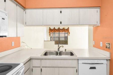 House in Palm Harbor, Florida 2 bedrooms, 79.34 sq.m. № 2237847 - photo 12
