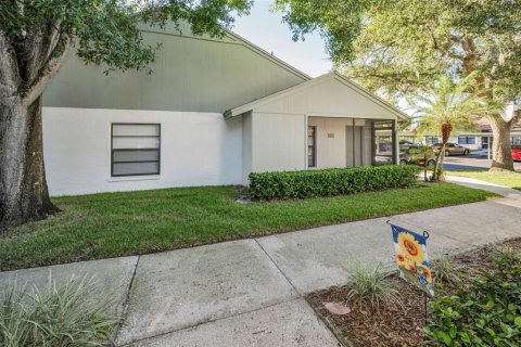 House in Palm Harbor, Florida 2 bedrooms, 79.34 sq.m. № 2237847 - photo 2
